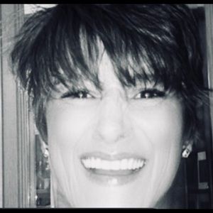 Meet your Posher, Mona